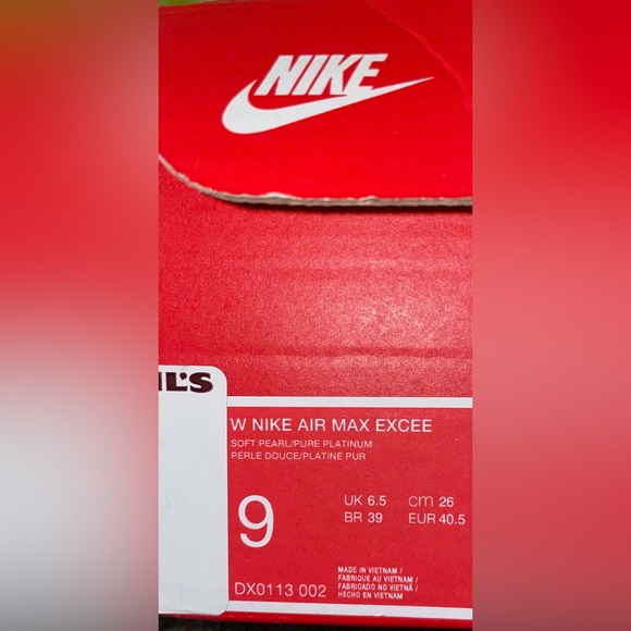 New Women’s Size 9 Nike Air Max Excee Shoes